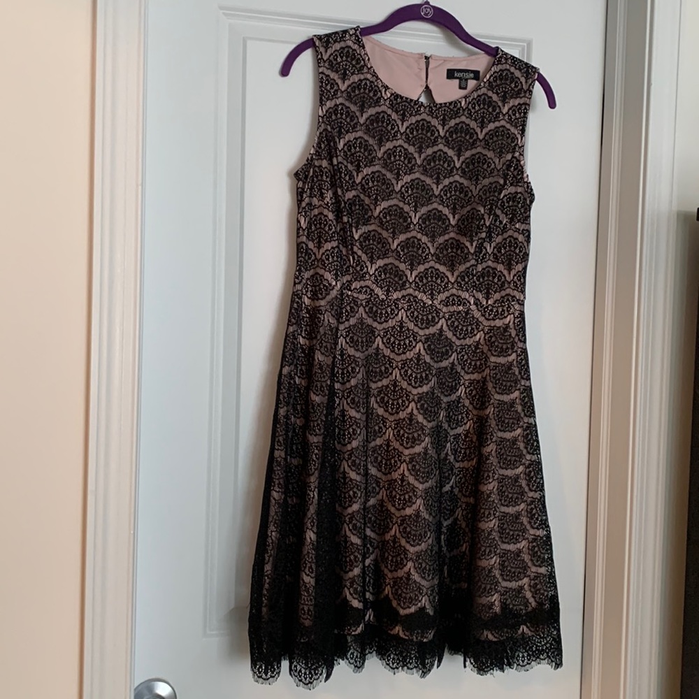 Illusion Sleeveless Lace Scalloped Hem Kensie Dress